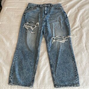 Good condition American Eagle ripped jeans size 10